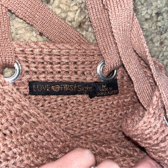 LOVE AT FIRST SIGHT CRISS CROSS BOW KNIT SCOOP NECK SWEATER / PINK / SIZE MEDIUM - Picture 4 of 5